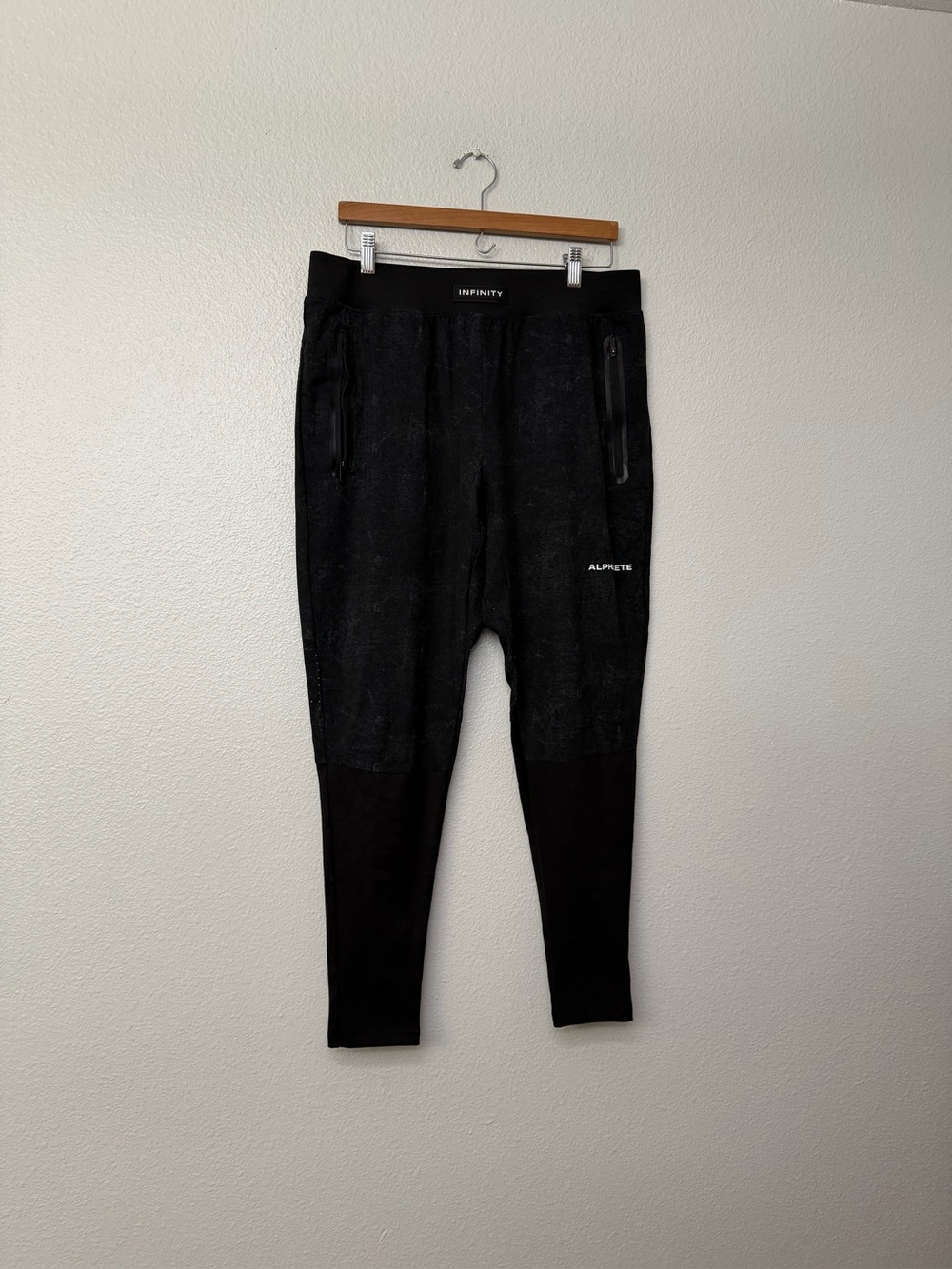 Alphalete Men's Black Performance Joggers SZ L